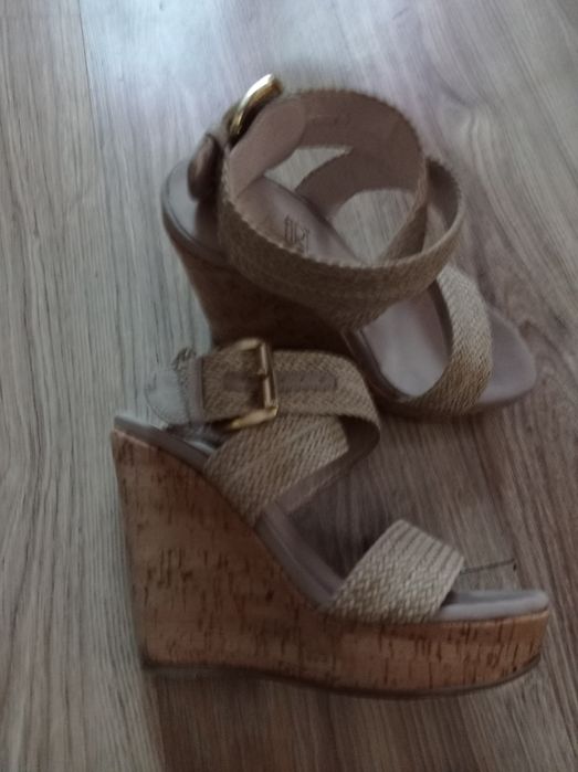 Дамски сандали на висока платформа!