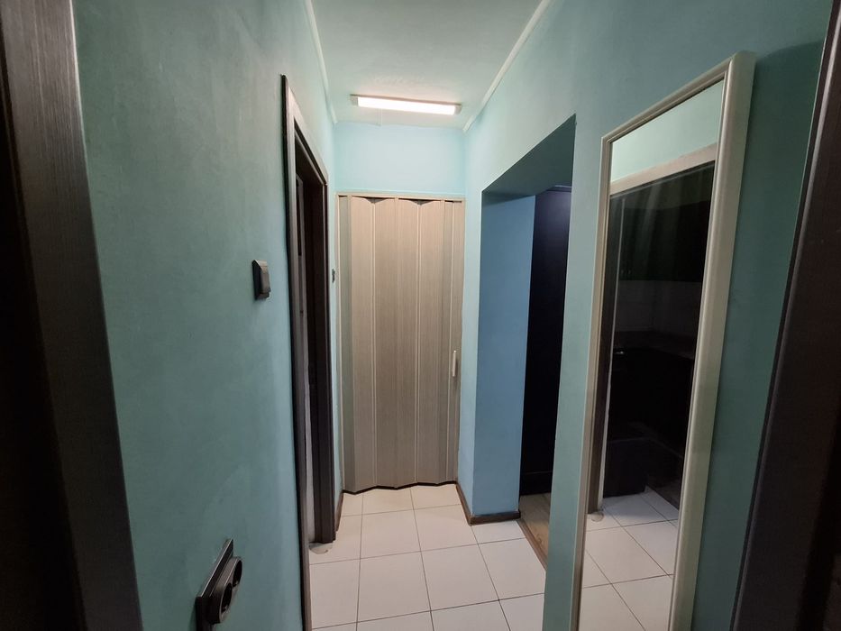 Închiriez garsonieră decomandată