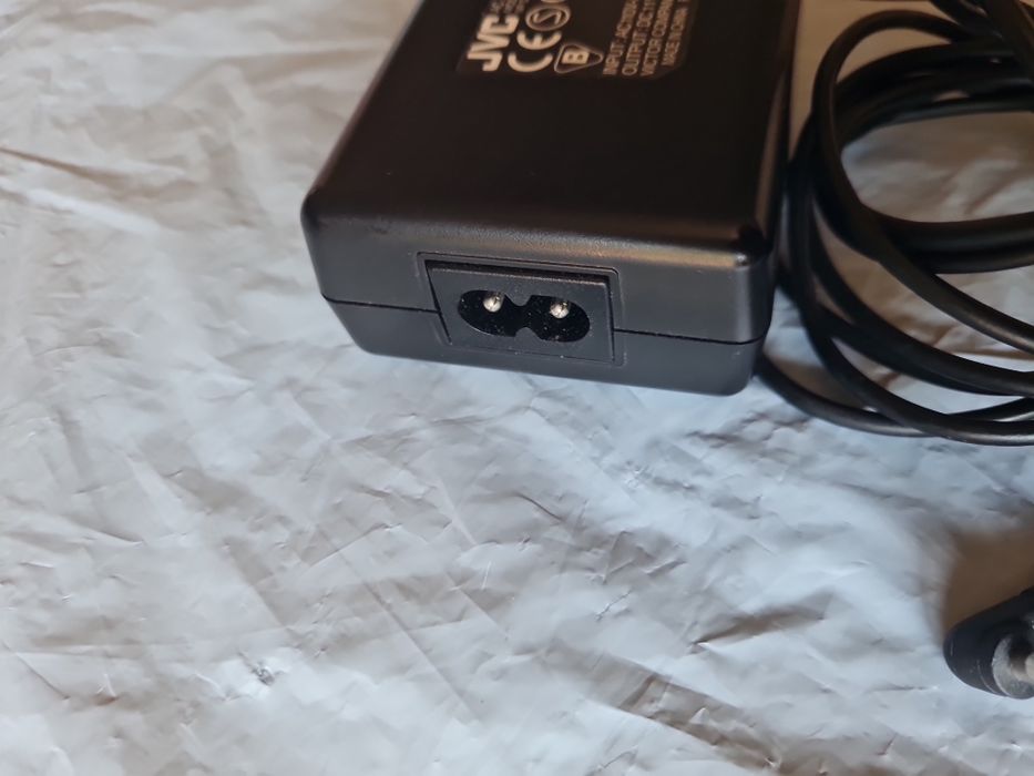 Зарядно JVC 
AP-V10EG , 11volta, 1A