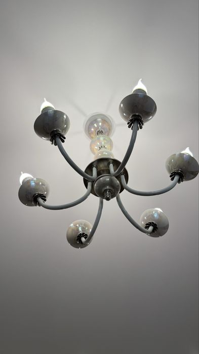 Продам люстру фарфоровую.