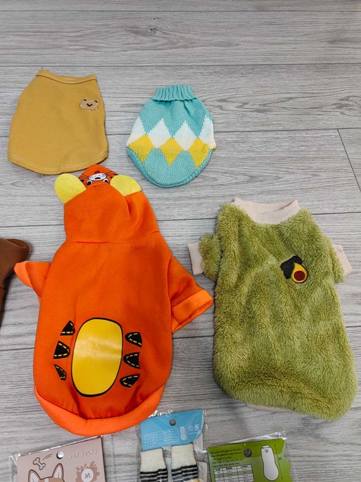 Дрешки за малки порода кученца и чорапки