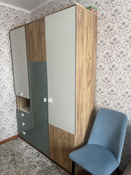 Шкаф, стол и стул