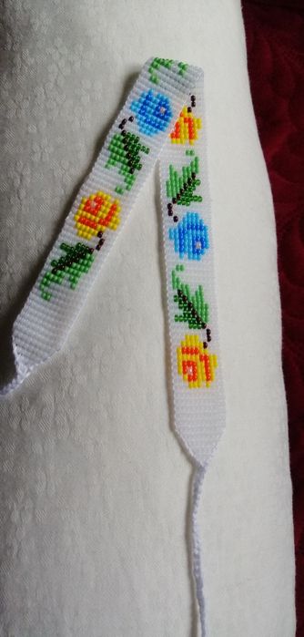 Zgărdane din margele cu motive tradiționale