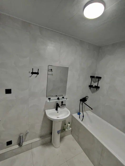 Срочно Продаётся ДрНар 2/4/9 с мебелью техникой евро ремонт !