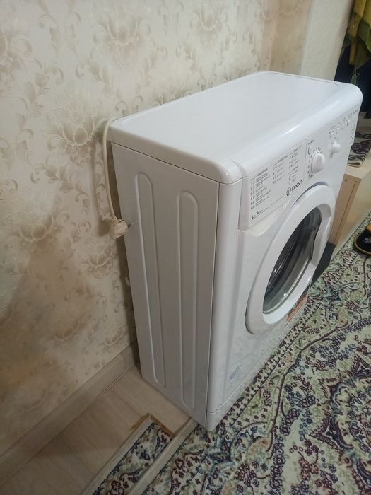 Машинка стиральная indesit