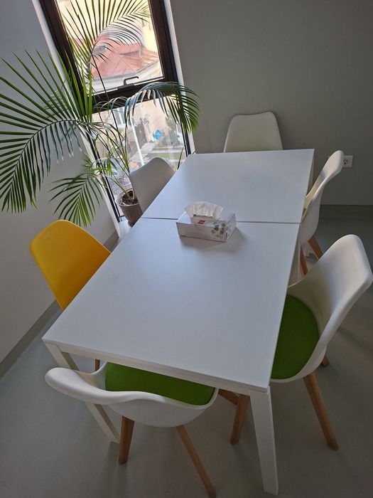 Vand masa patrata cu scaune