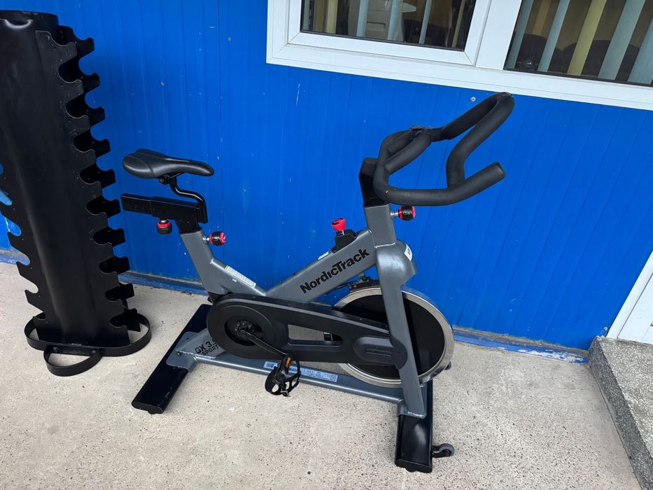 De vanzare: Bicicleta , gantere plus rastel , aparat biceps femural