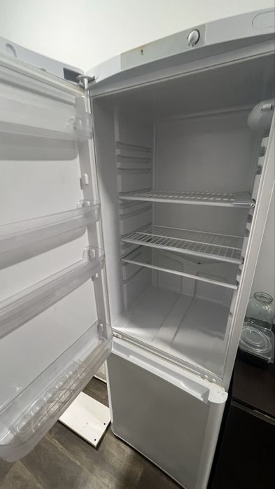 Холодильник indesit