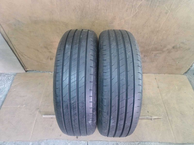 2 Goodyear R17 215/65
летни гуми
DOT1922