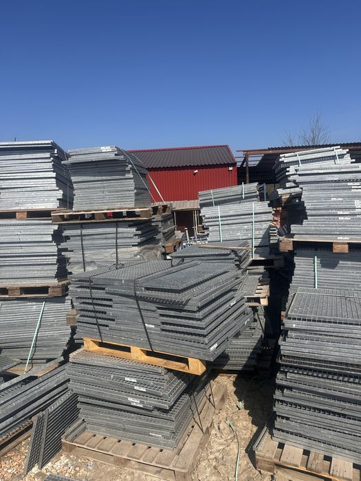 Vând grătar zincat l