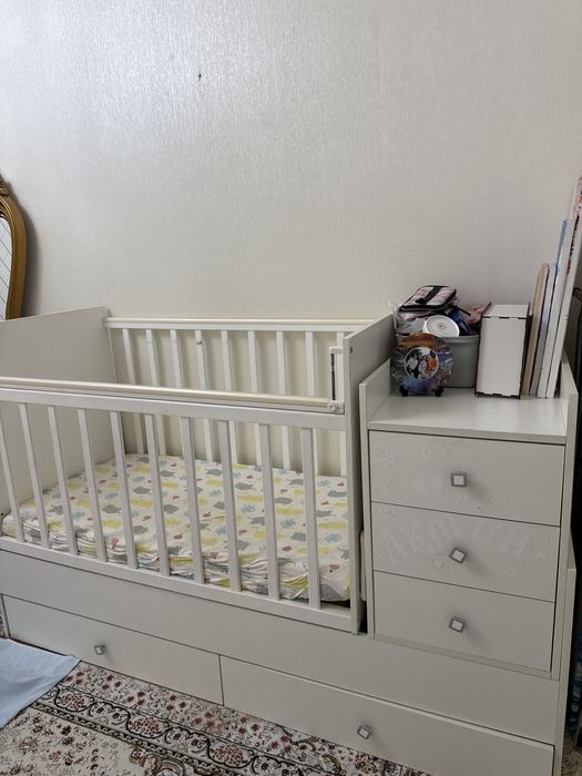 Детский манеж с полками и матрасом