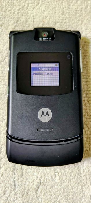 Telefon vechi Motorola v3 k nou
