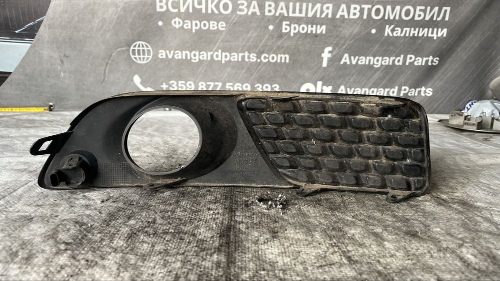 Volvo V70 3 лява решетка за халоген