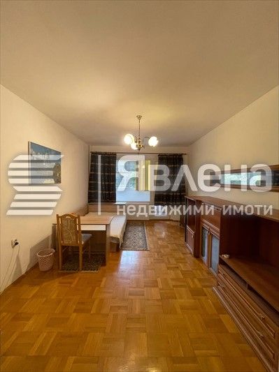 Слънчев и просторен тристаен апартамент