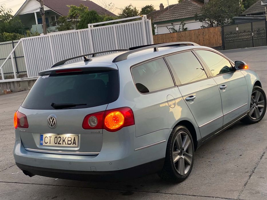 Vând urgent Volkswagen Passat automat 2010 cameră parchează singură