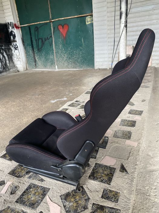 Спортивное сиденье Recaro