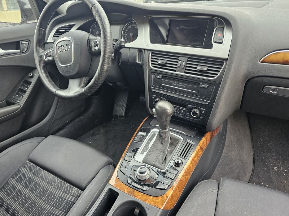 Dezmembrez vand Audi A4 B8 , 2011 , 1.8 CDHB , cutie MQZ ,vopsea  LZ9Y