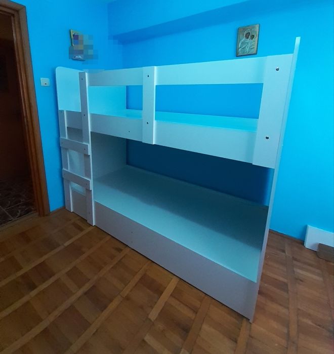 Pat supraetajat copii alb