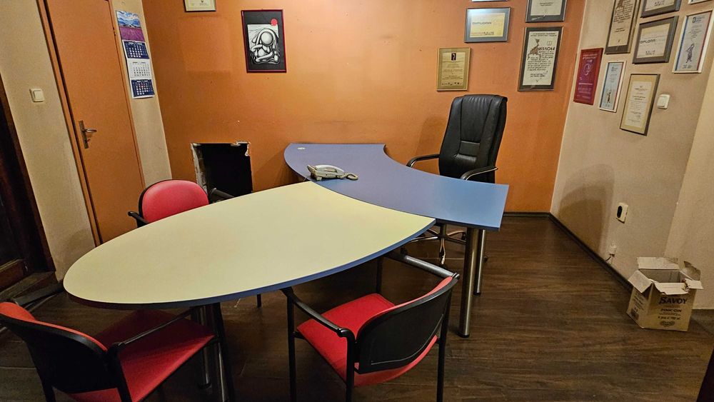 Бюро и заседателна маса