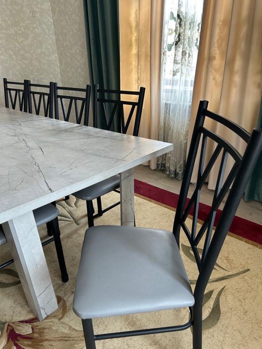 Стол и 10 стулья