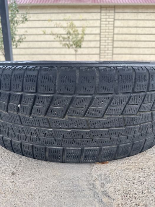 Продается диск с шинами на камри.