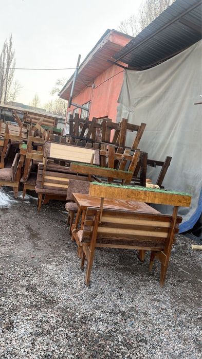 Стулья и стол комплект