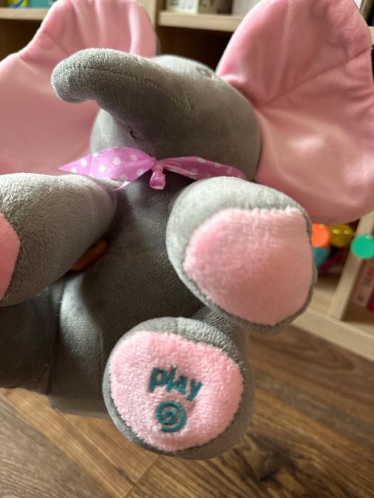 Elefant cantator- misca din urechi