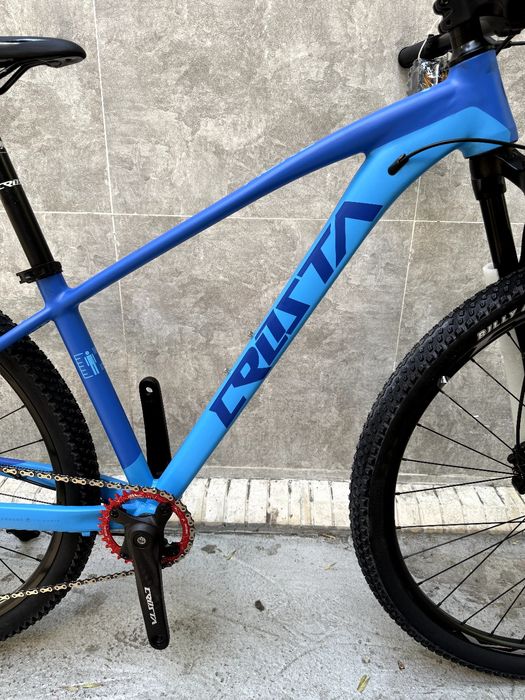 "Crosta"-велосипед, с облегченной алюминиевой  рамой.