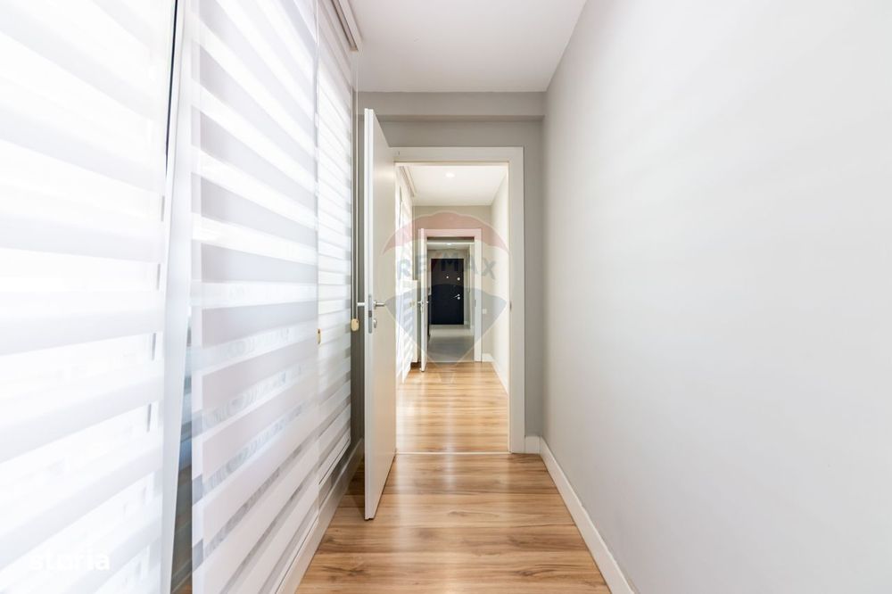 Apartament cu 4 camere de vanzare in Cosmopolis, parcare, terasa 50 mp