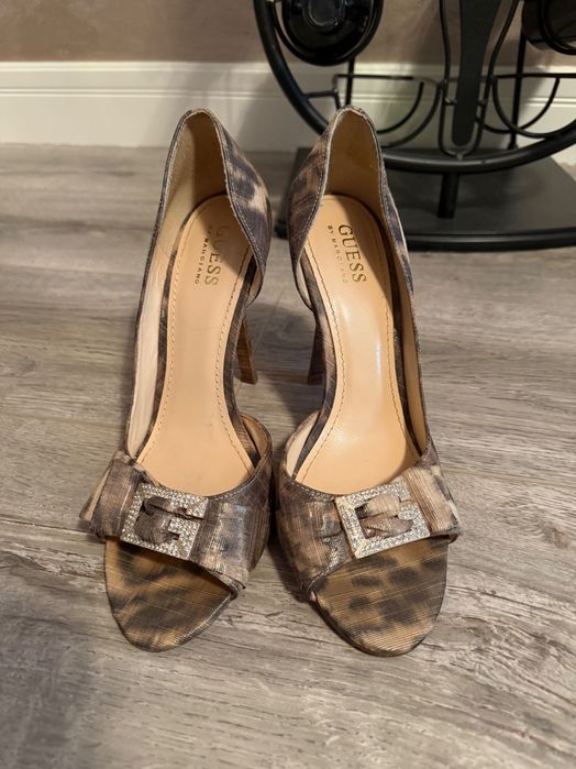 Pantofi cu toc GUESS