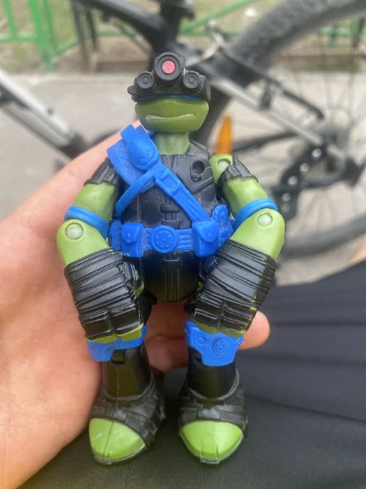 фигурка лео,орига с очками