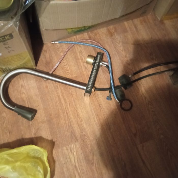 Продам смеситель кухонный