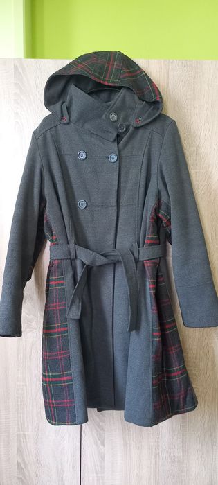 Две дамски палта и едно яке