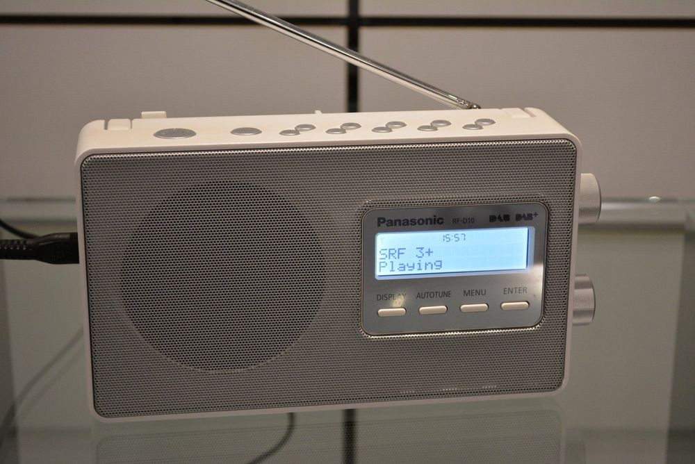 Radio digital portabil Panasonic RF-D10 cu receptie DAB +