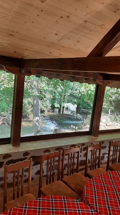 Къща (Граничи със река и планина!)