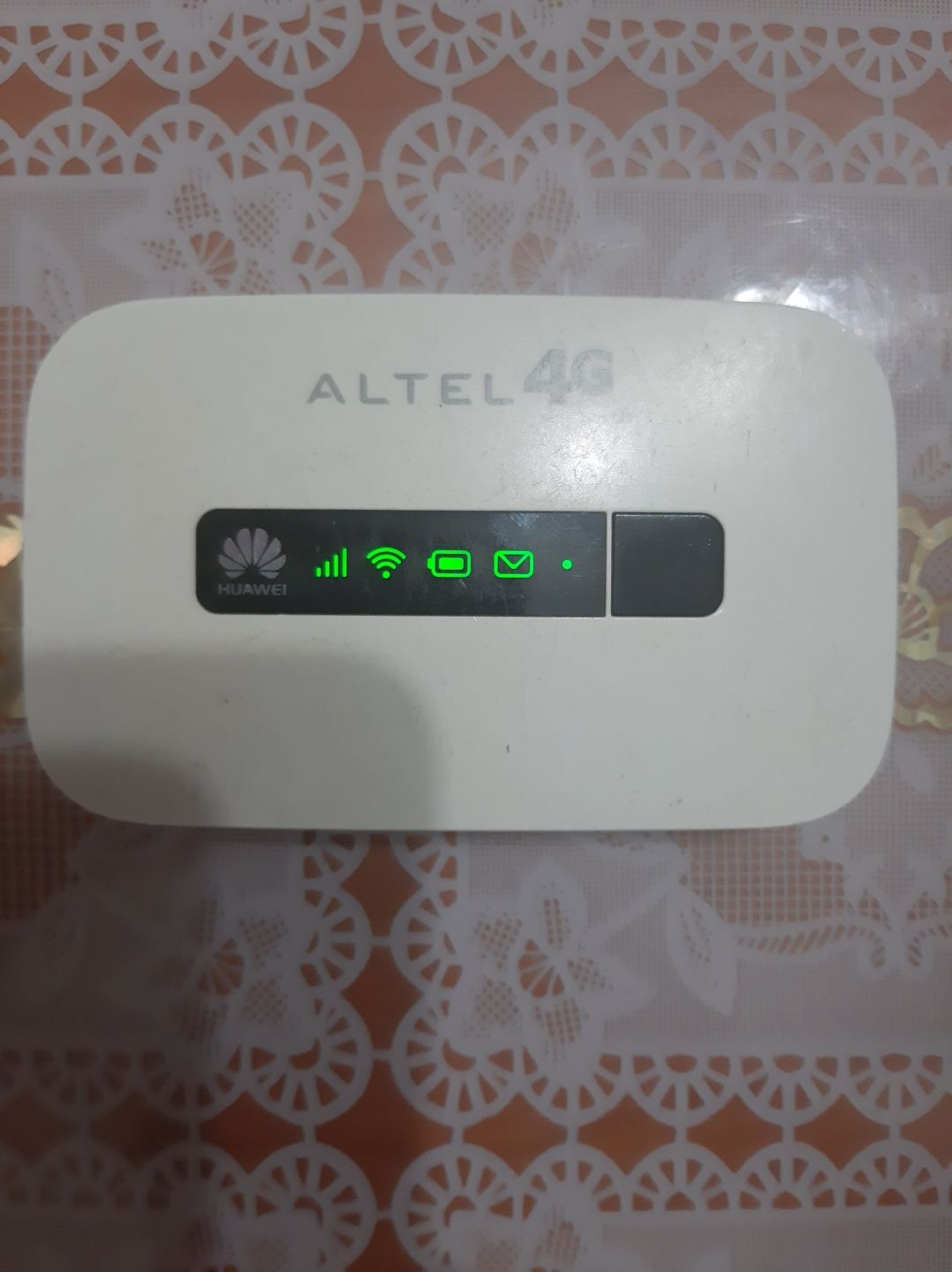 Ролтел Алтел 4G б/у: 8 000 тг. - Рации и прочие телефоны Курсай на Olx