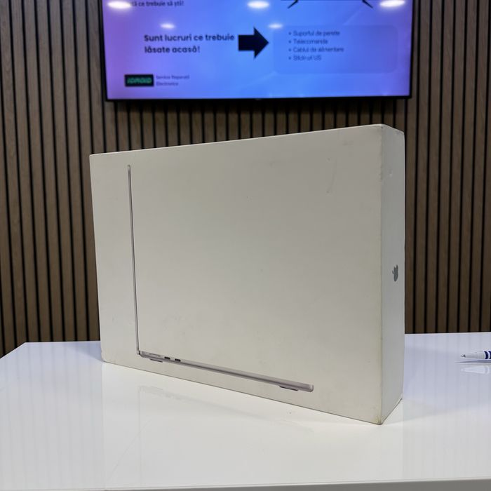 Macbook Air 13.6" M4 16 256 \ Sigilat \ Garantie \ iDroid