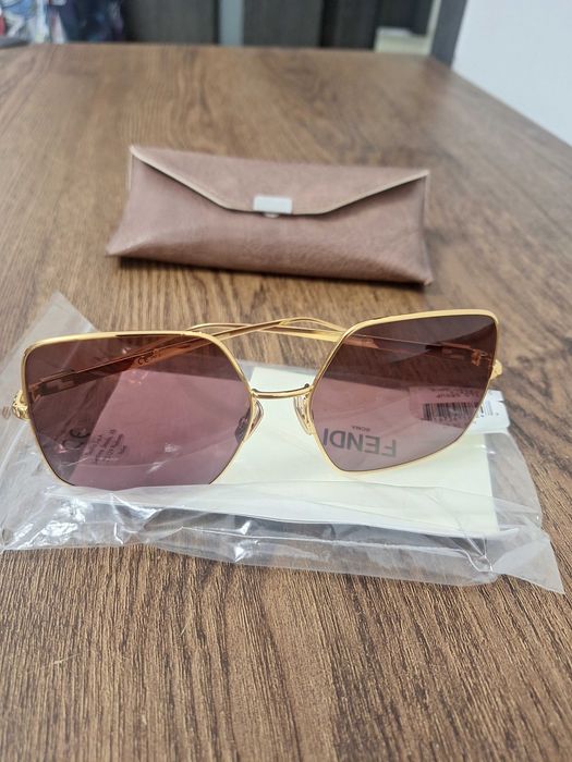 Ochelari de dama FENDI.
