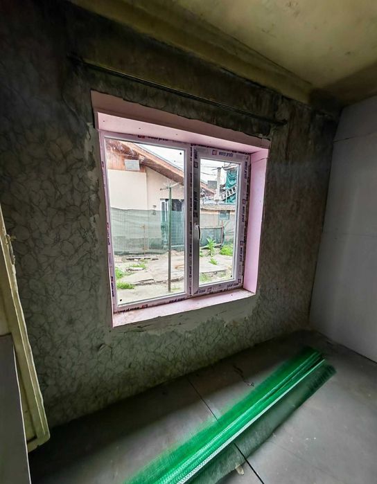 Къща в Центъра на гр.Силистра, на 100м от Дунавската градина, с нов покрив и дограма, 9 стаи