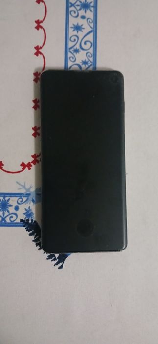 Продам телефон Самсунг S10