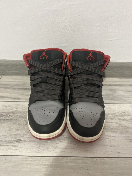 Jordan 1 mid “Bred shadow”