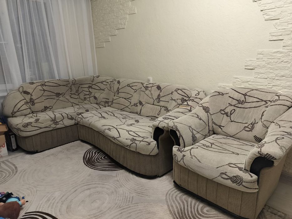 Угловой диван и кресло