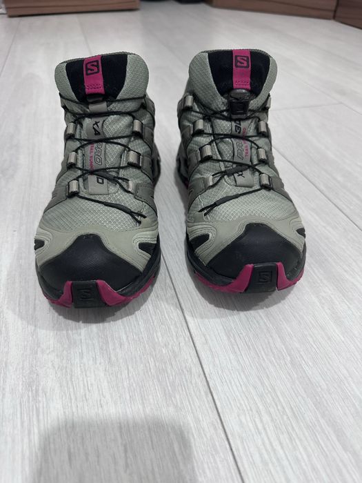 Женские кроссовки Salomon