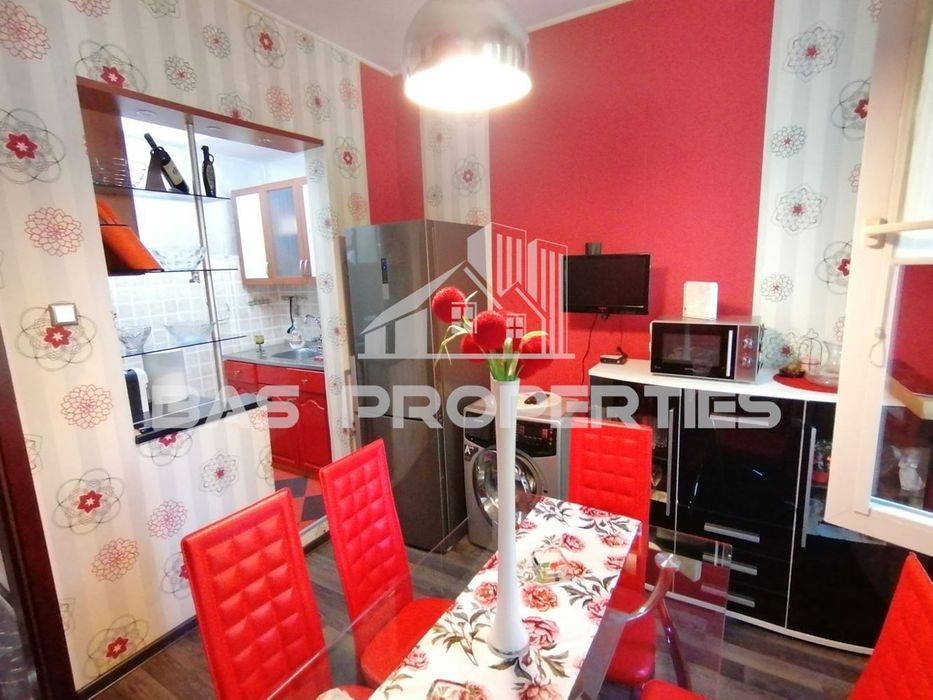 Дава се под наем Тристаен апартамент в София, Център - 100 кв.м за 897.6 € - Снимка #4