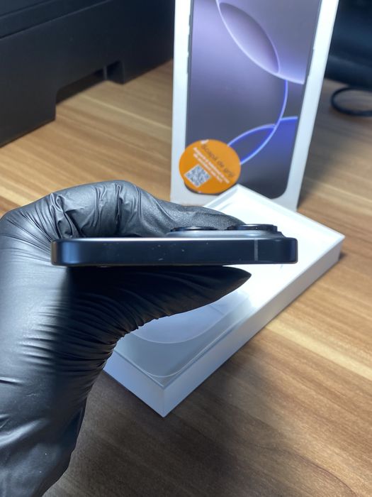 iPhone 16 Pro Max • 256 GB • Black Titanium