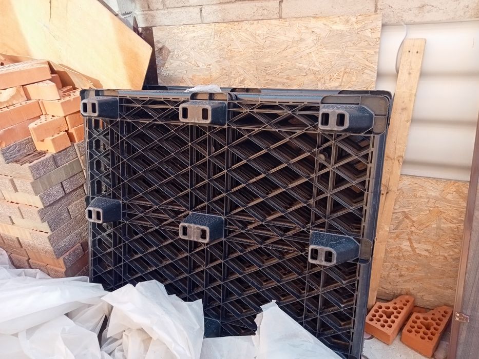 Пластиковые паллеты (поддоны)