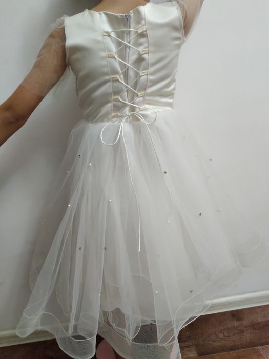 Нарядное платье на девочку