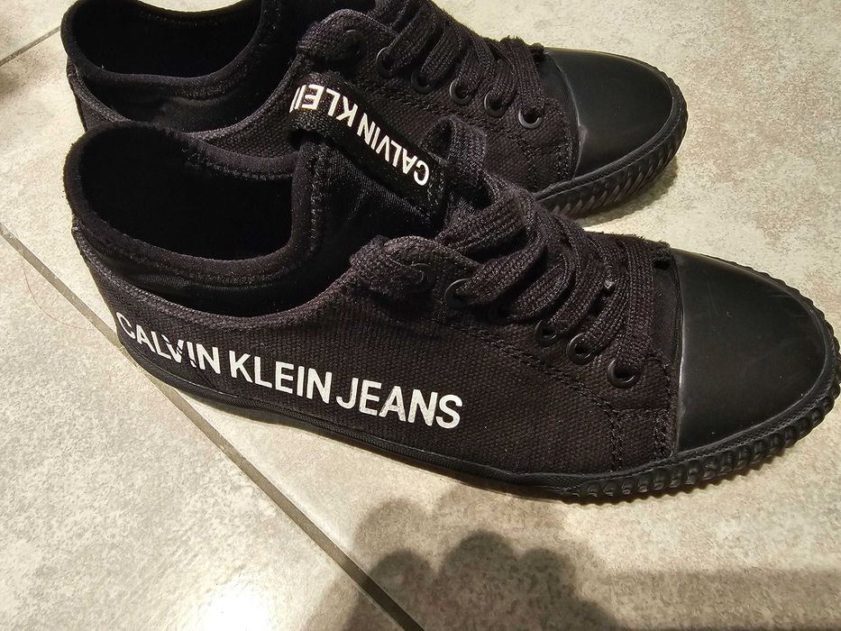 Маратонки Calvin klein 36 размер.