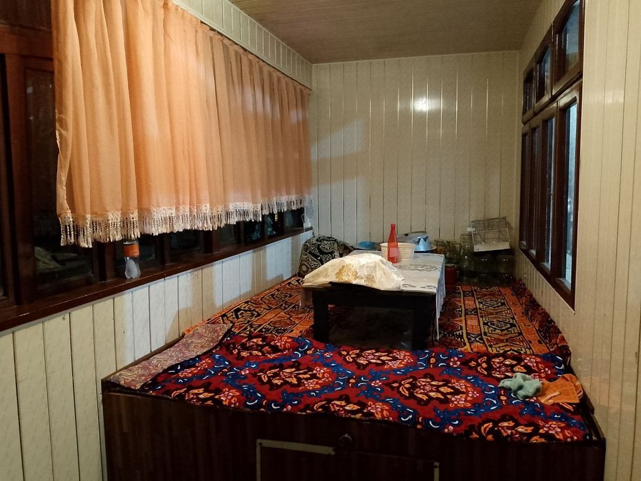 Uy sotiladi 3 xonali chirchiq sh. 8m.r