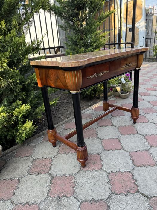 Comodă - masa de scris din lemn masiv, cu blat marmură